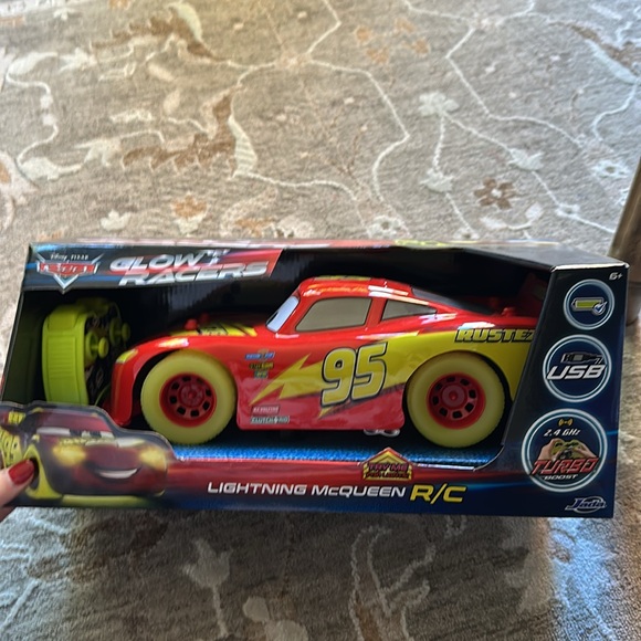 Disney Pixar Lightning McQueen Glow Racer RC Car - Picture 3 of 3